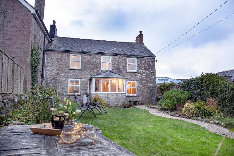 Self Catering Cottage Holidays at Laity Vean Farmhouse and Hideaway