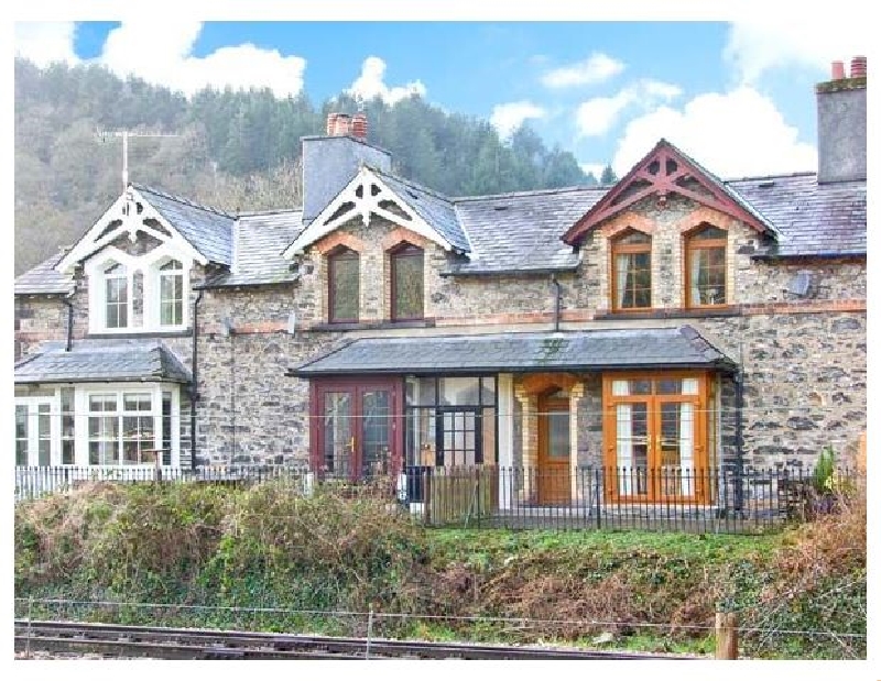 Click here for more about 3 Railway Cottages