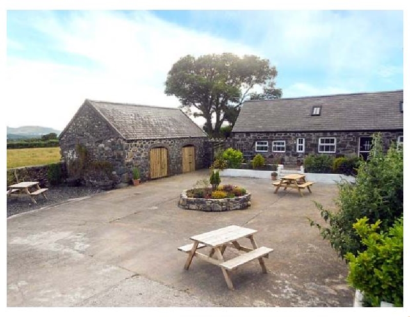 Click here for more about Bwthyn y Dderwen (Oak Cottage)
