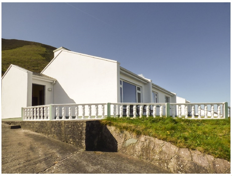 Self Catering Cottage Holidays at Rossbeigh Beach Cottage No 8