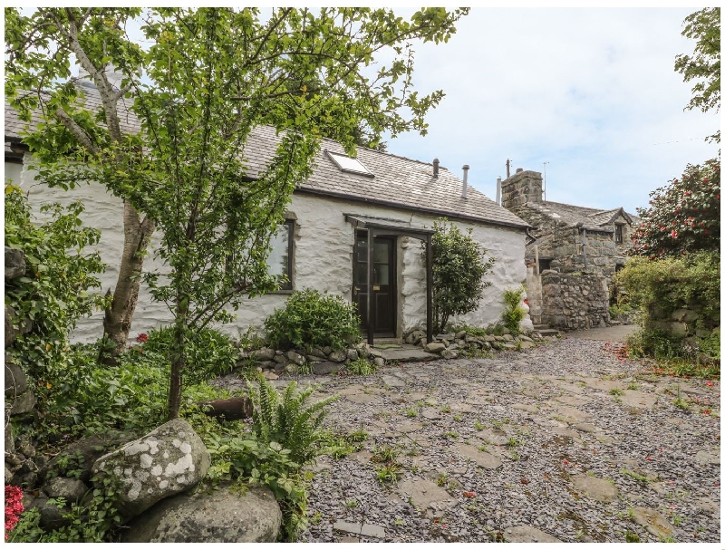 Self Catering Cottage Holidays at 2 Pant Heulog