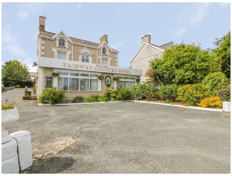 Self Catering Cottage Holidays at Fairway Country Hotel