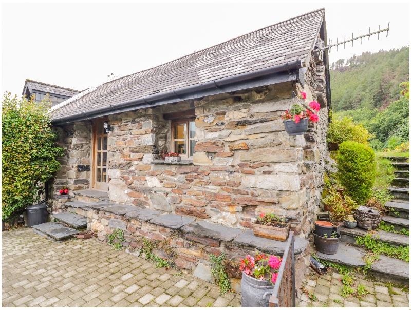 Self Catering Cottage Holidays at Yr Hen Eil