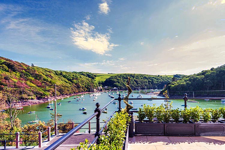 Self Catering Cottage Holidays at 2 The Yealm